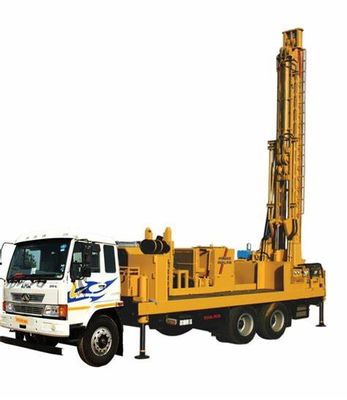 châssis de chenille de 300m ou perçage Rig Borehole Drilling Equipment 85kw de puits d'eau de châssis de camion