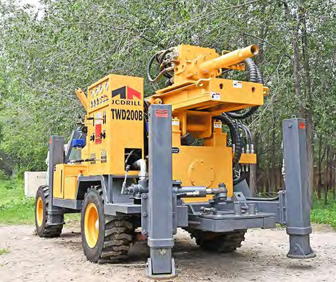 Air de DTH et MUD forant la plate-forme de forage montée par remorque résistante de puits d'eau de 4 roues de 200m
