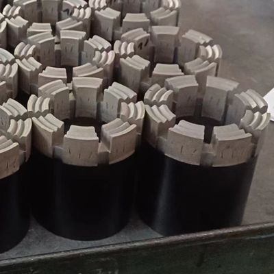 Pièce de noyau de diamant de voie d'eau auto-nettoyante avec conception optimisée de port d'écoulement pour les formations d'argile et de schiste