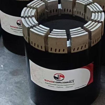 Un bon prix. Conception des voies navigables par turbines pour optimiser le rinçage dans les formations brisées en ligne